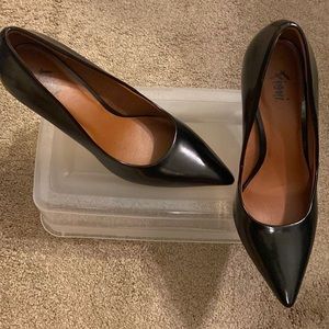 Black Pumps Size 8. Fiona Habit Point  - Brand look great and never worn.